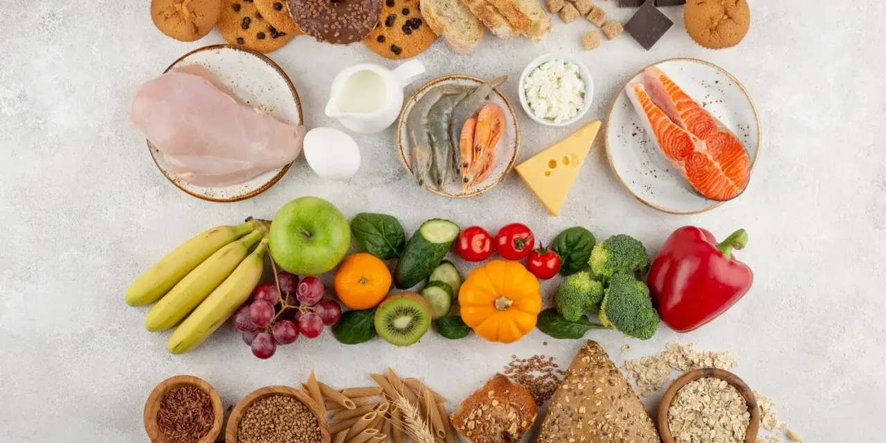 Dieta bezglutenowa: czego nie jeść? Unikaj ciastek, pączków, chleba, makaronu, czekolady. Stawiaj na ryby, mięso, owoce, warzywa, nabiał, ryż, grykę.