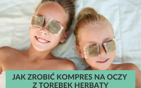 Dwie dziewczynki z okładami z herbaty na oczach. Czy rumianek na oczy ciepły czy zimny – dowiedz się, jak zrobić kompres.