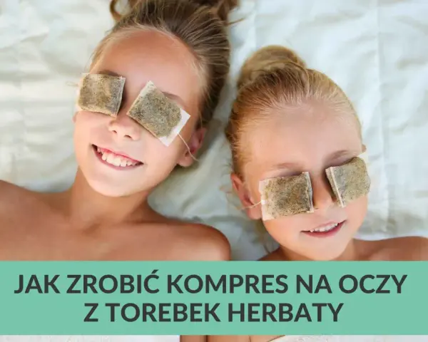 Dwie dziewczynki z okładami z herbaty na oczach. Czy rumianek na oczy ciepły czy zimny – dowiedz się, jak zrobić kompres.