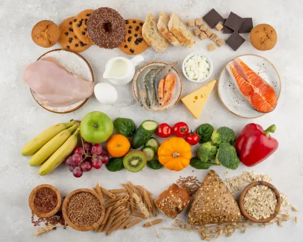 Dieta bezglutenowa: czego nie jeść? Unikaj ciastek, pączków, chleba, makaronu, czekolady. Stawiaj na ryby, mięso, owoce, warzywa, nabiał, ryż, grykę.