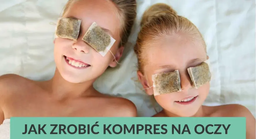 Dwie dziewczynki z okładami z herbaty na oczach. Czy rumianek na oczy ciepły czy zimny – dowiedz się, jak zrobić kompres.