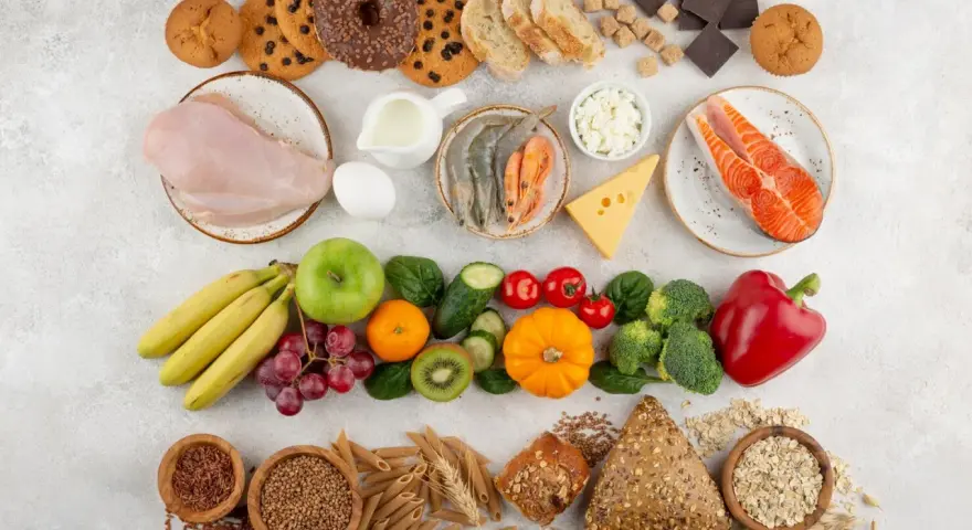 Dieta bezglutenowa: czego nie jeść? Unikaj ciastek, pączków, chleba, makaronu, czekolady. Stawiaj na ryby, mięso, owoce, warzywa, nabiał, ryż, grykę.